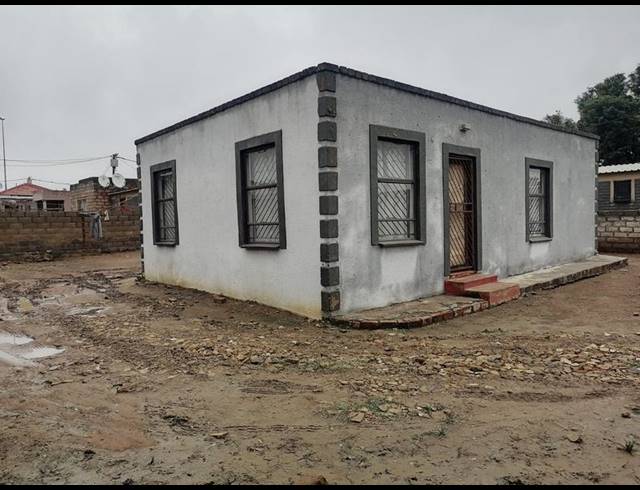 2 BEDROOM HOUSE FOR SALE IN LOTUS GARDENS